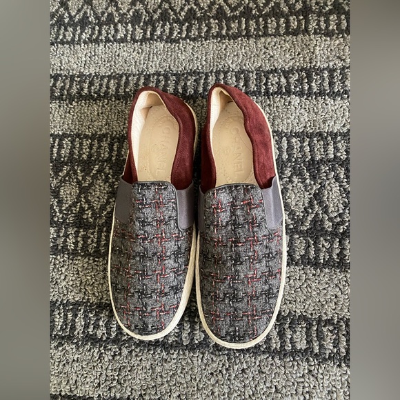 CHANEL 2016 Interlocking CC Logo Sneakers Retails $950 - Picture 4 of 7